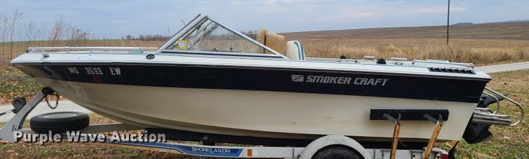 image for item DJ1554 1989 Smoker Craft  boat
