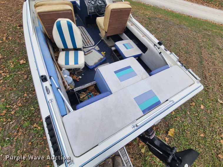 image for item DJ1554 1989 Smoker Craft  boat