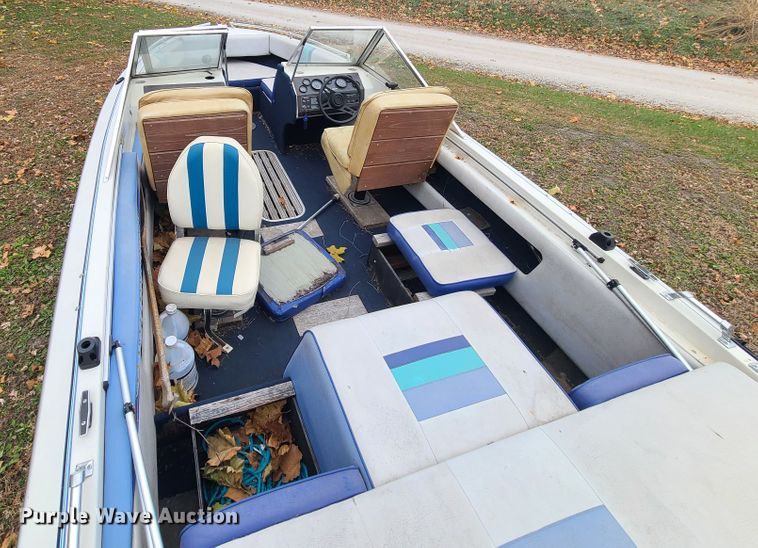 image for item DJ1554 1989 Smoker Craft  boat
