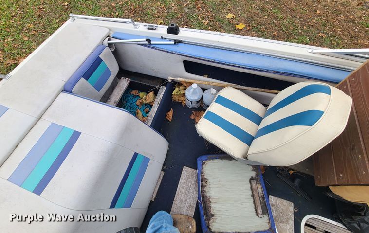 image for item DJ1554 1989 Smoker Craft  boat