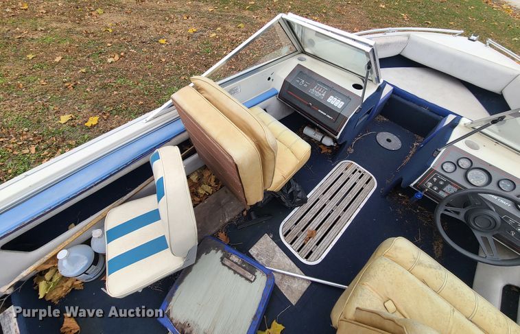 image for item DJ1554 1989 Smoker Craft  boat
