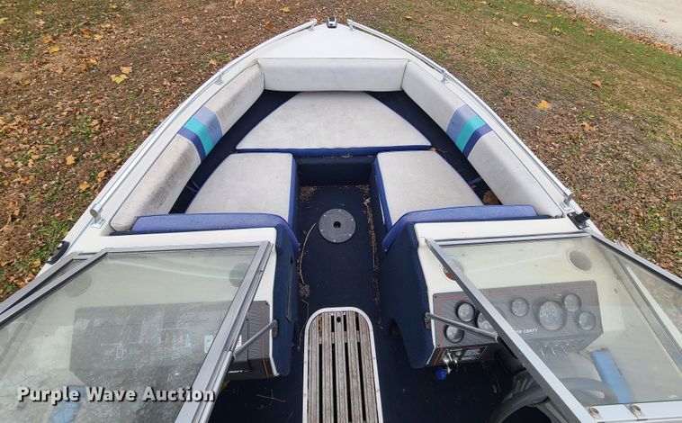 image for item DJ1554 1989 Smoker Craft  boat