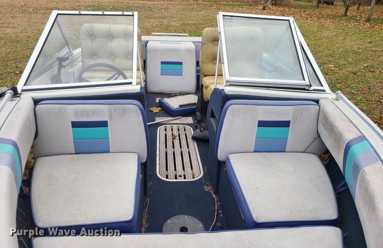 image for item DJ1554 1989 Smoker Craft  boat