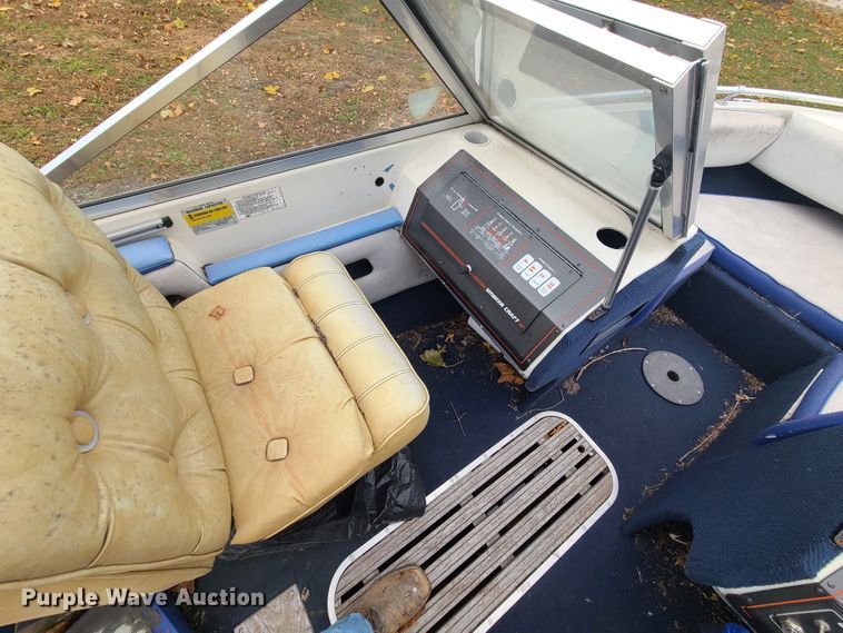 image for item DJ1554 1989 Smoker Craft  boat