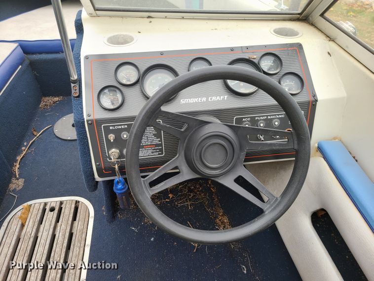 image for item DJ1554 1989 Smoker Craft  boat