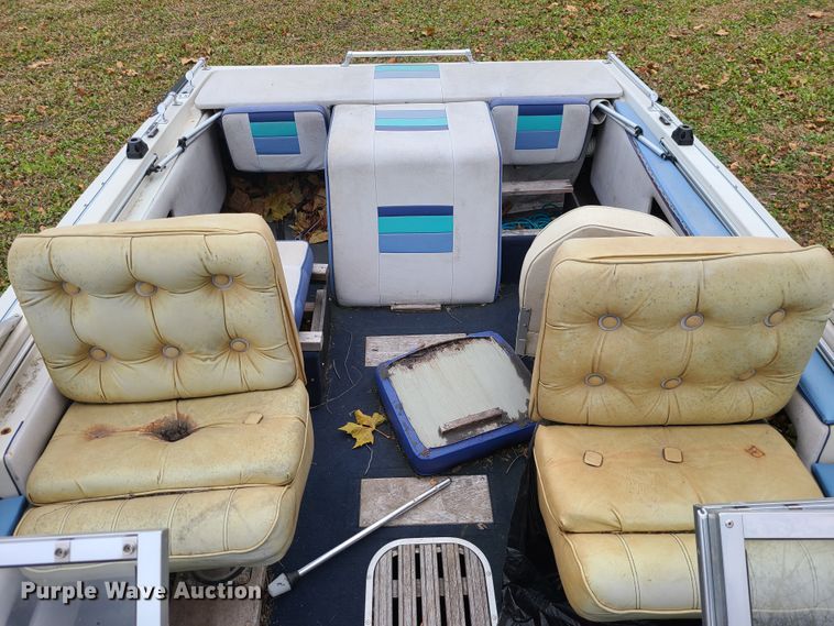 image for item DJ1554 1989 Smoker Craft  boat