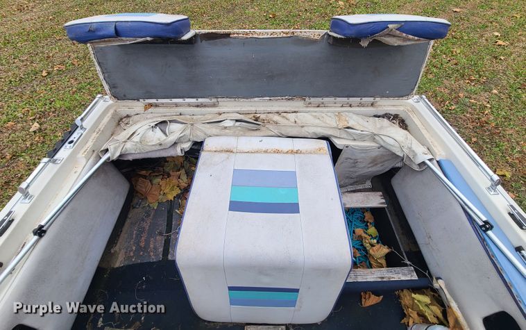image for item DJ1554 1989 Smoker Craft  boat