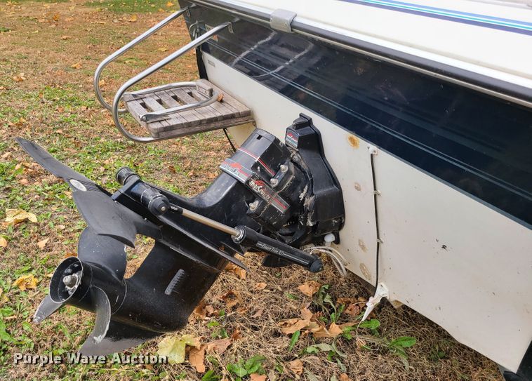 image for item DJ1554 1989 Smoker Craft  boat