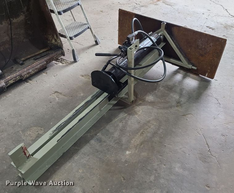 image for item DJ1588 Skid steer wood splitter