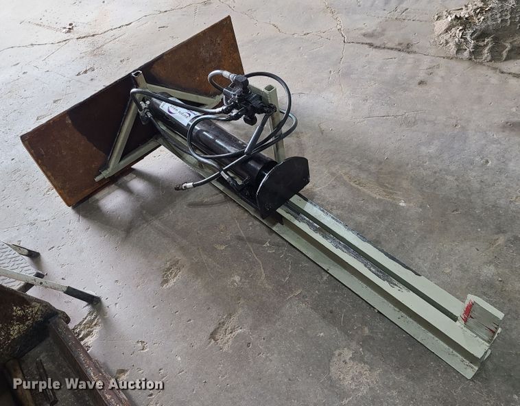 image for item DJ1588 Skid steer wood splitter