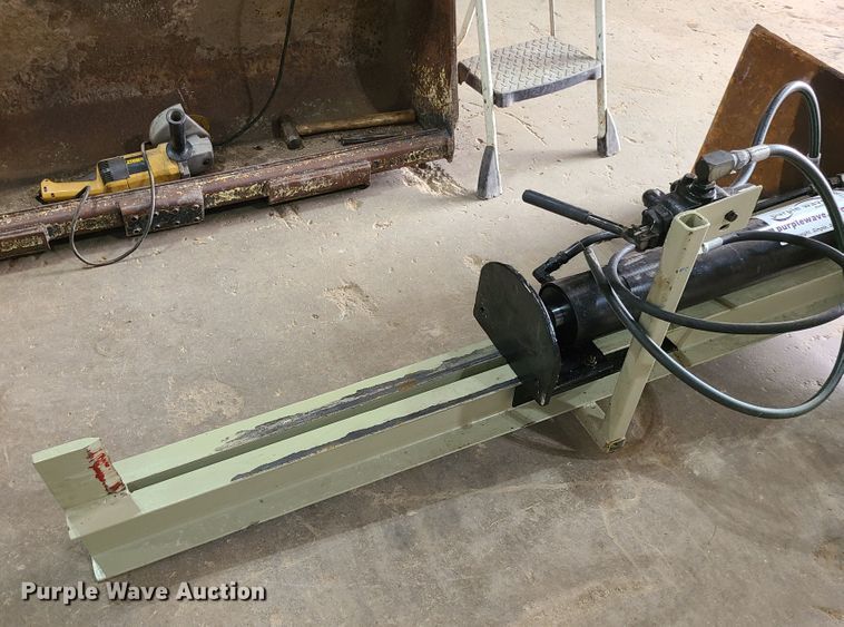 image for item DJ1588 Skid steer wood splitter