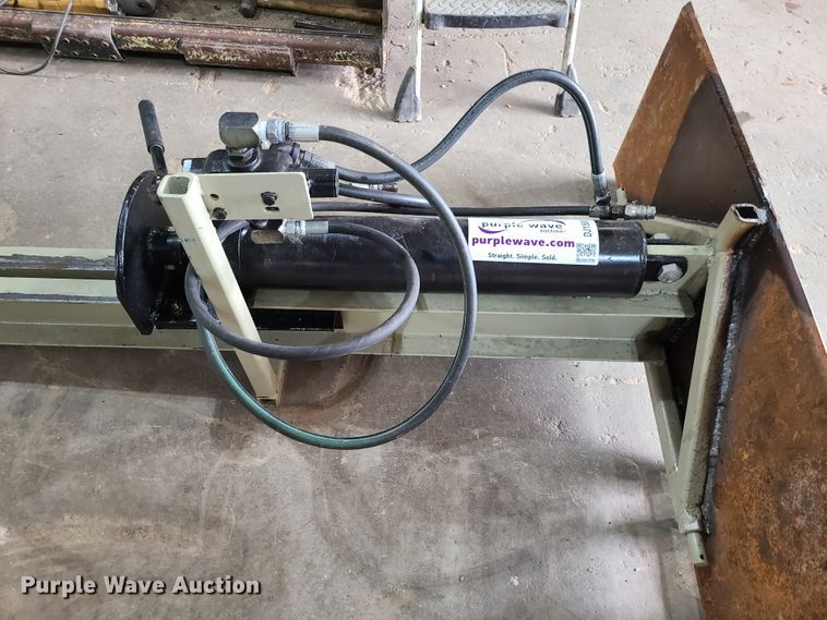 image for item DJ1588 Skid steer wood splitter