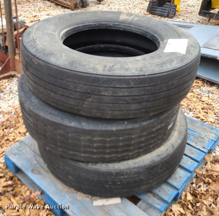 image for item DJ1589 (3) 295/75R22.5 tires