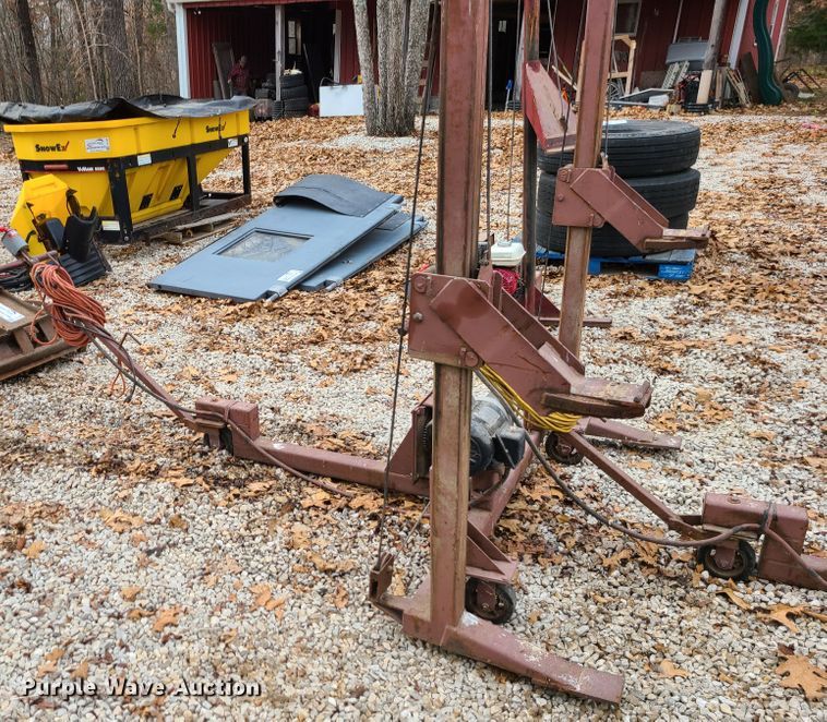 image for item DJ1591 (3) building hoists