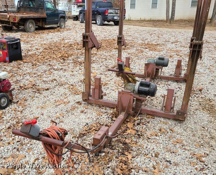 image for item DJ1591 (3) building hoists