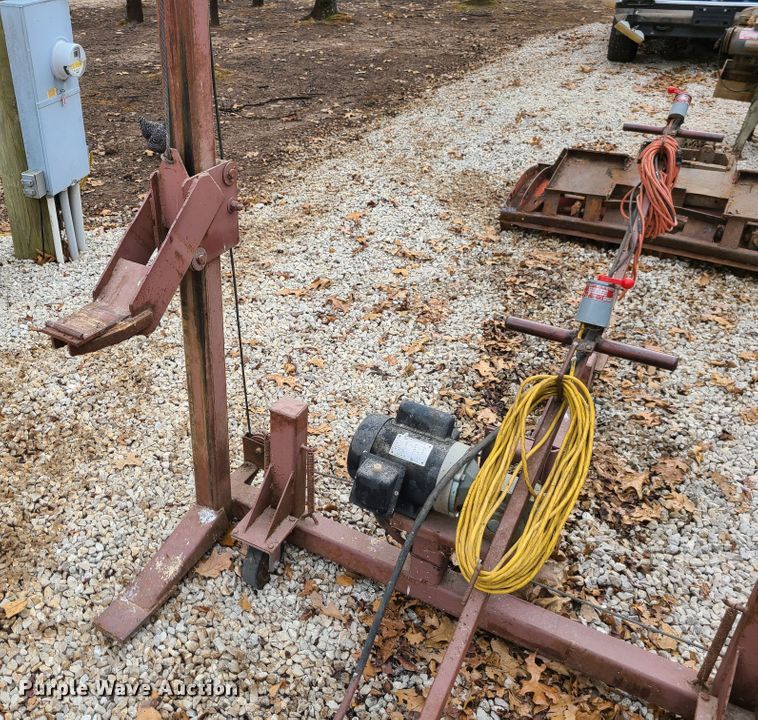 image for item DJ1591 (3) building hoists