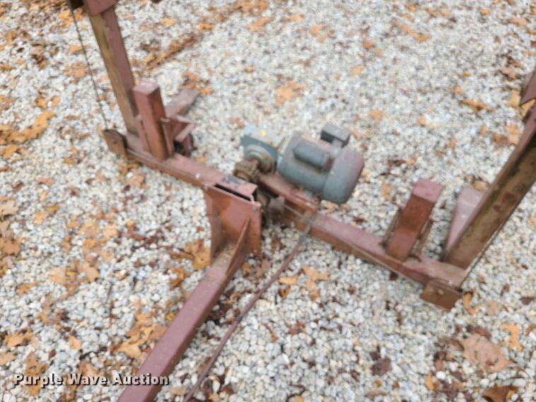 image for item DJ1591 (3) building hoists