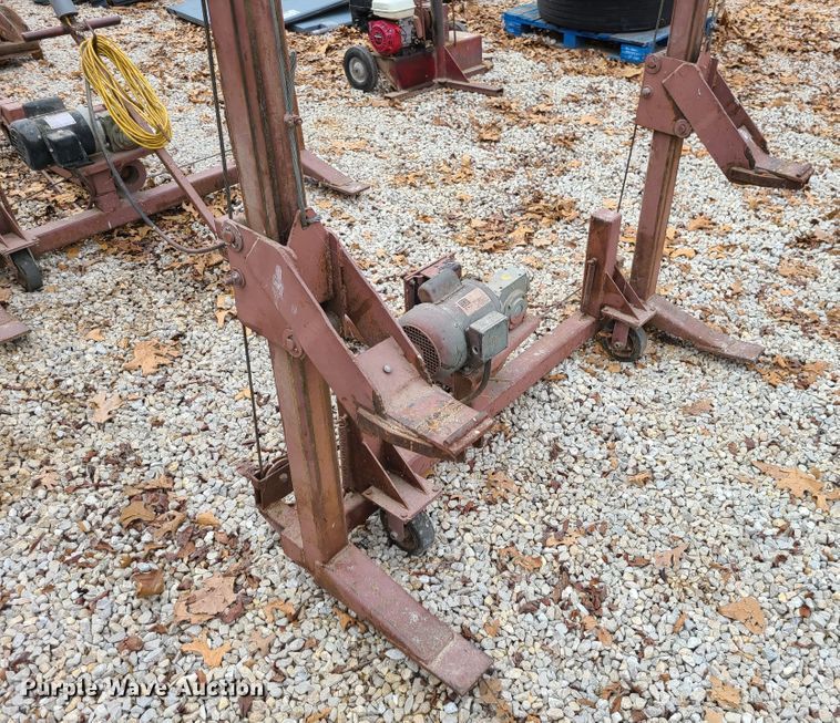 image for item DJ1591 (3) building hoists