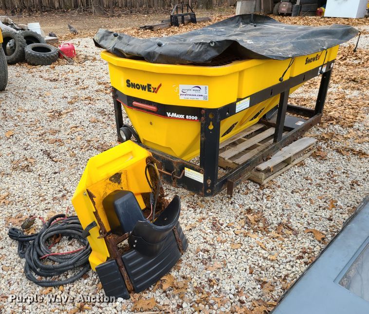 image for item DJ1594 SnowEx V-Maxx 8500  spreader