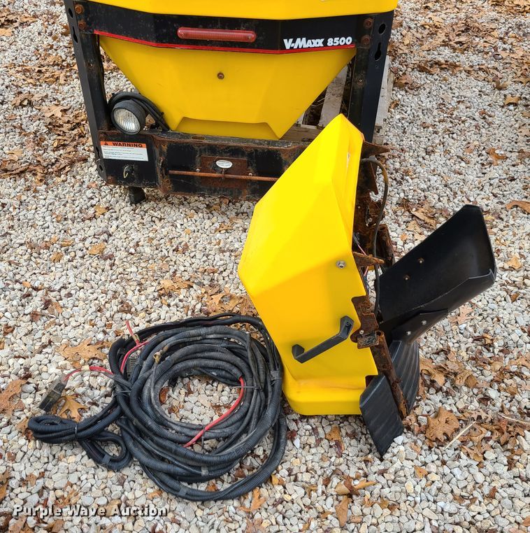 image for item DJ1594 SnowEx V-Maxx 8500  spreader