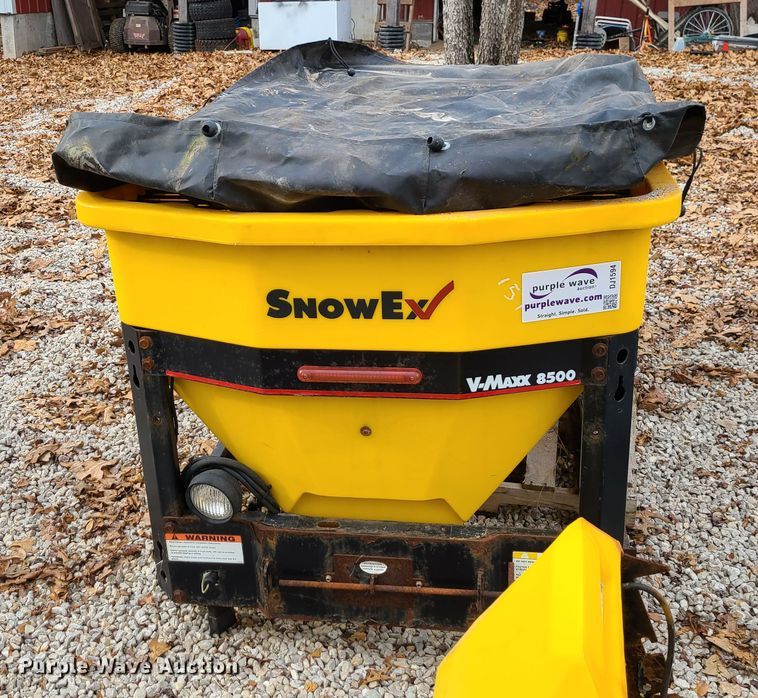 image for item DJ1594 SnowEx V-Maxx 8500  spreader