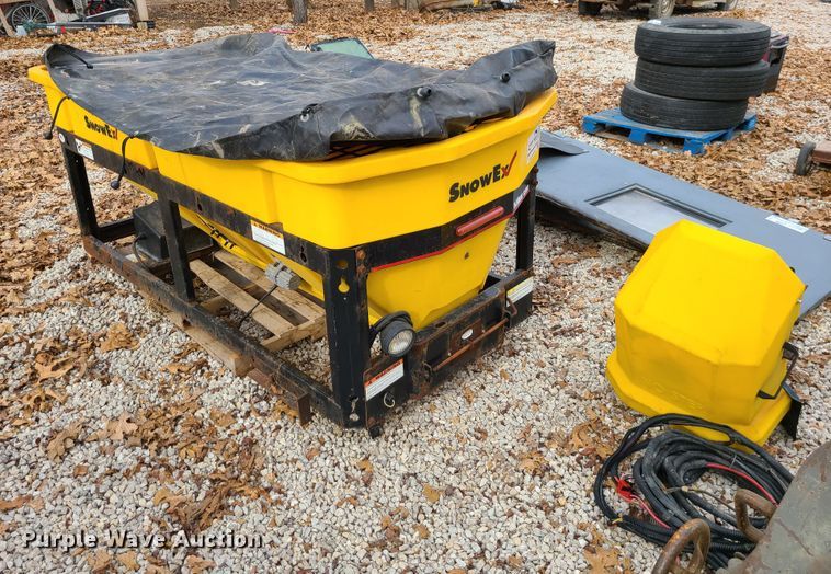 image for item DJ1594 SnowEx V-Maxx 8500  spreader