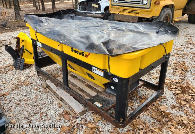 image for item DJ1594 SnowEx V-Maxx 8500  spreader