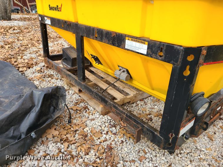 image for item DJ1594 SnowEx V-Maxx 8500  spreader