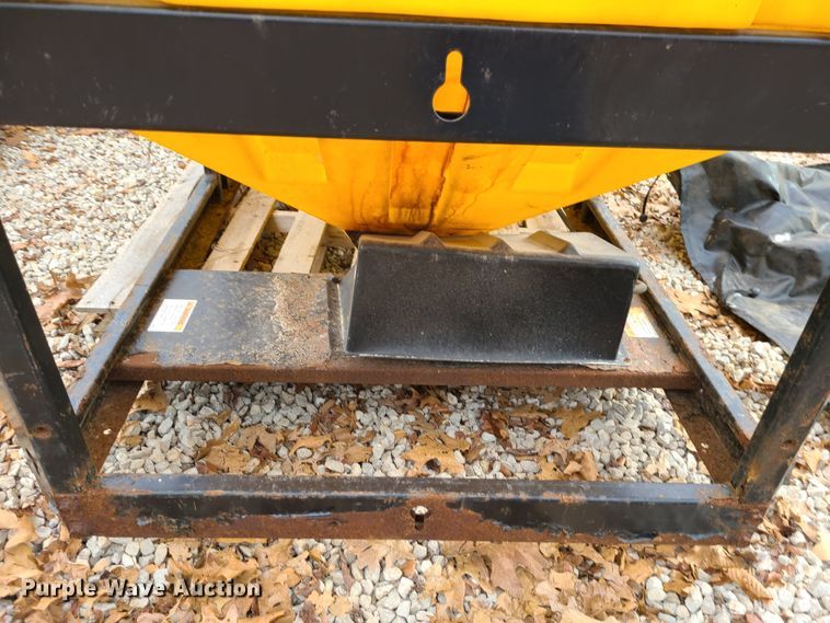 image for item DJ1594 SnowEx V-Maxx 8500  spreader