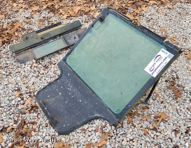 image for item DJ1596 John Deere CT322  skid steer door