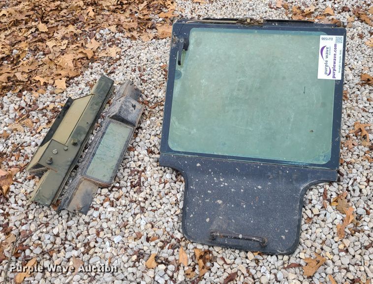 image for item DJ1596 John Deere CT322  skid steer door
