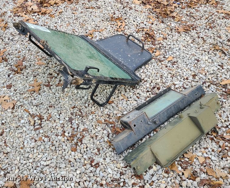 image for item DJ1596 John Deere CT322  skid steer door