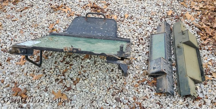 image for item DJ1596 John Deere CT322  skid steer door