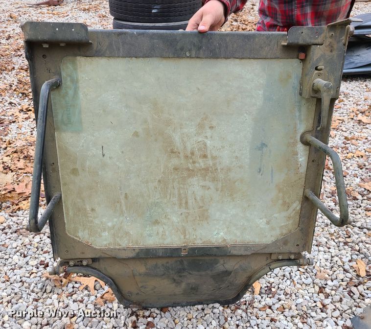 image for item DJ1596 John Deere CT322  skid steer door