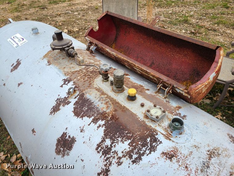 image for item DJ1597 Creamer and Dunlap Inc.  propane tank