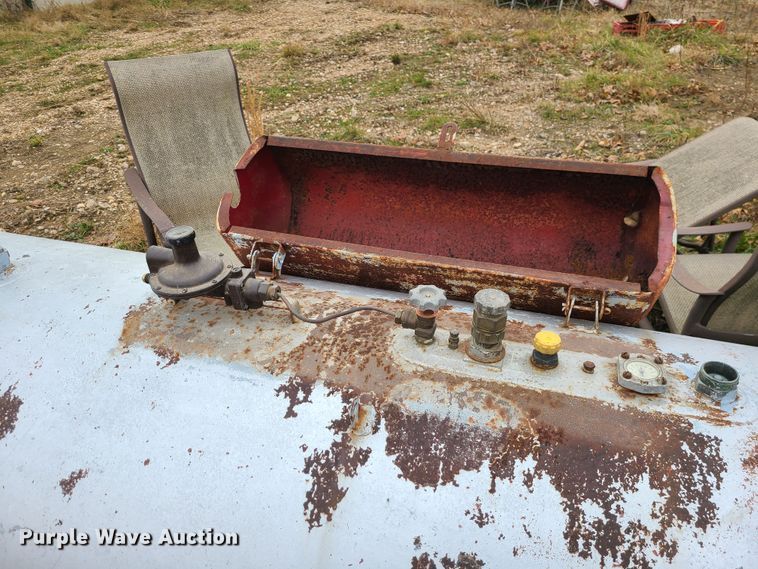image for item DJ1597 Creamer and Dunlap Inc.  propane tank