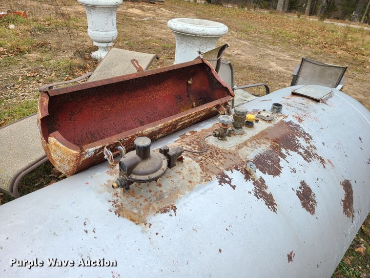 image for item DJ1597 Creamer and Dunlap Inc.  propane tank