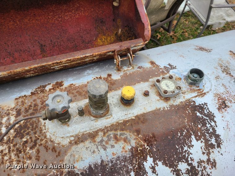 image for item DJ1597 Creamer and Dunlap Inc.  propane tank