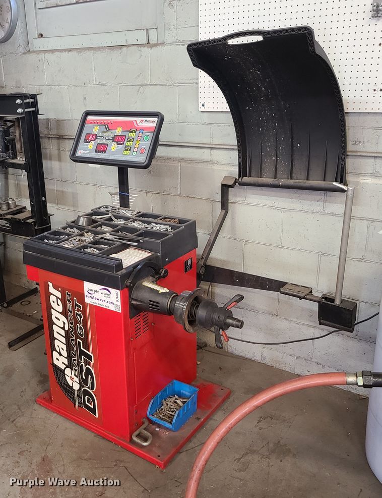 image for item DJ1607 Ranger DST64T  wheel balancer