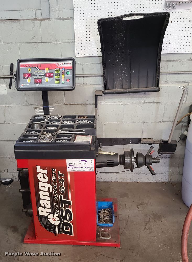 image for item DJ1607 Ranger DST64T  wheel balancer