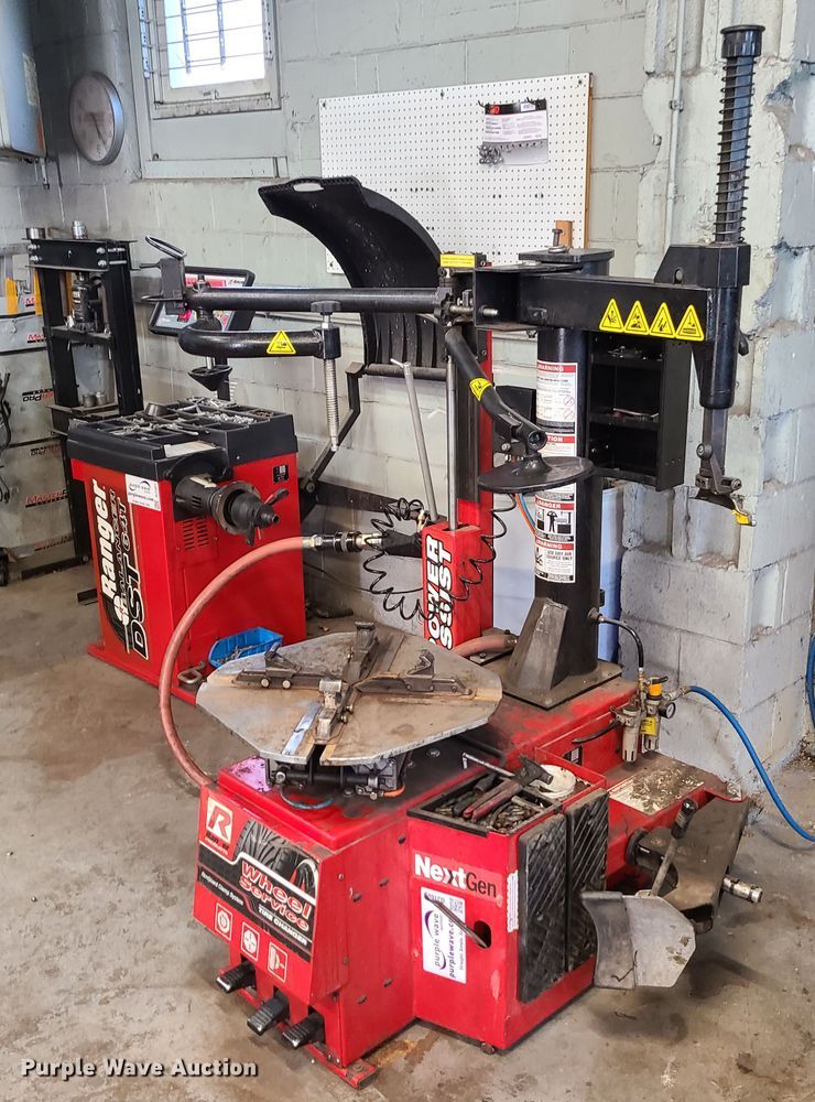 image for item DJ1608 Ranger R980AT  tire machine