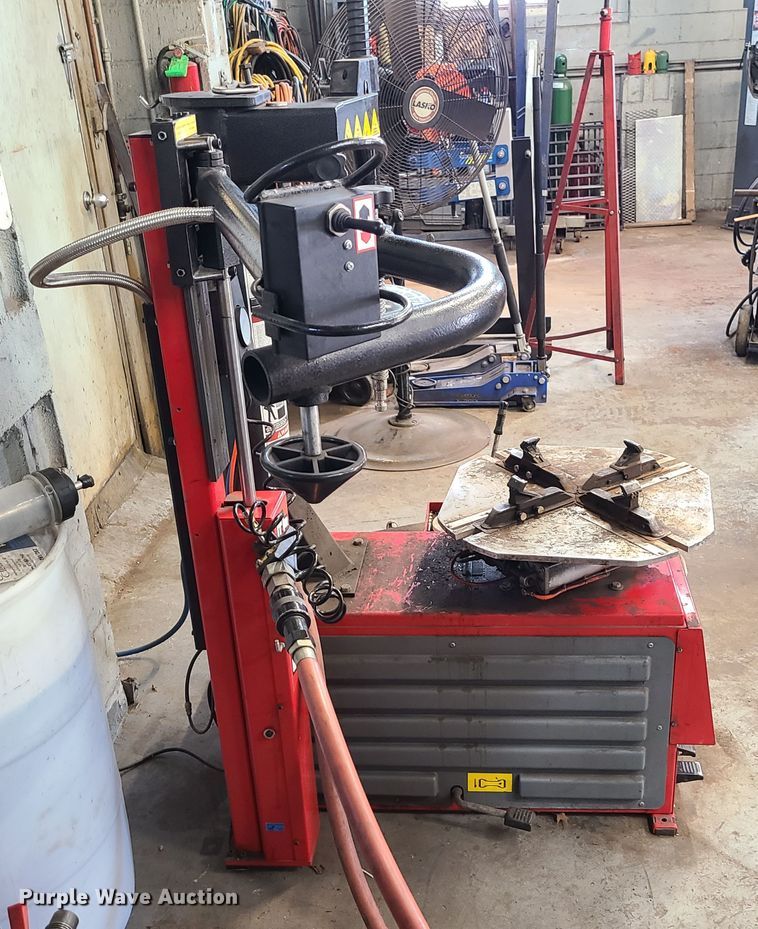 image for item DJ1608 Ranger R980AT  tire machine