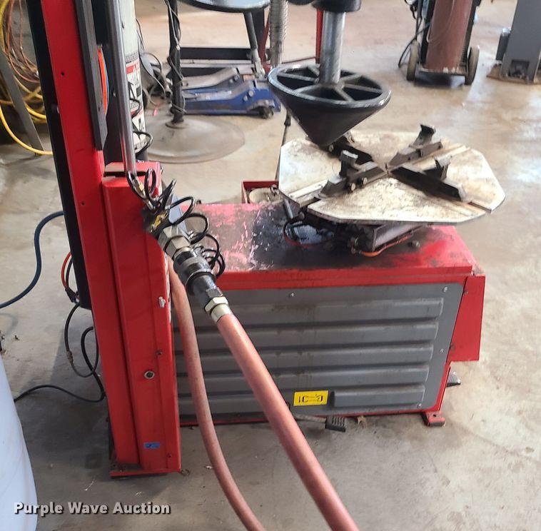 image for item DJ1608 Ranger R980AT  tire machine