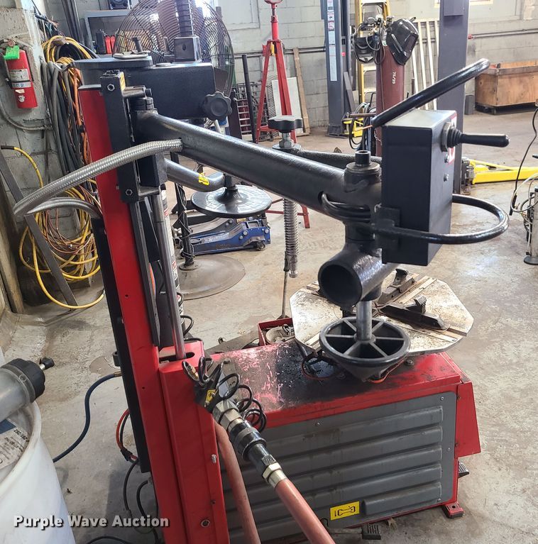 image for item DJ1608 Ranger R980AT  tire machine