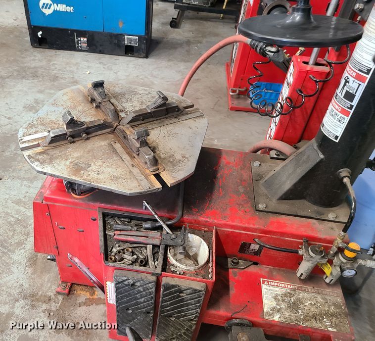 image for item DJ1608 Ranger R980AT  tire machine