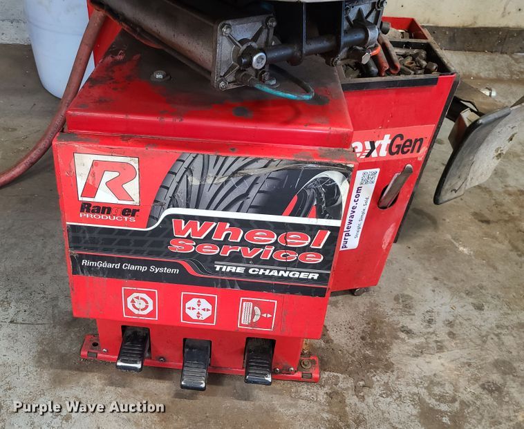 image for item DJ1608 Ranger R980AT  tire machine