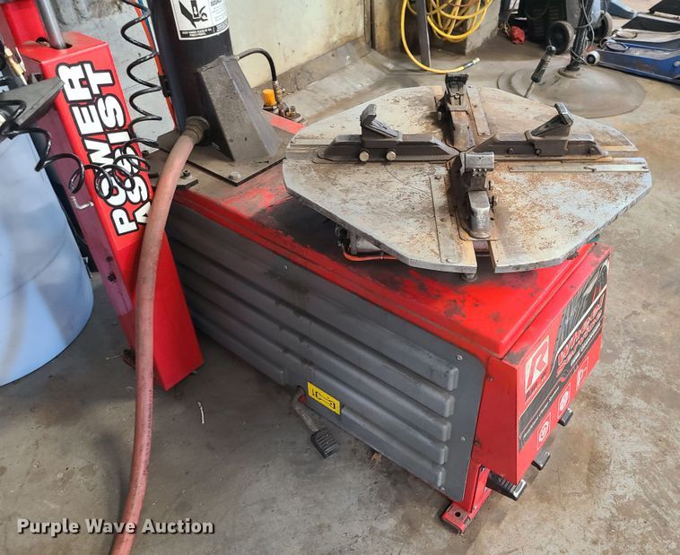 image for item DJ1608 Ranger R980AT  tire machine