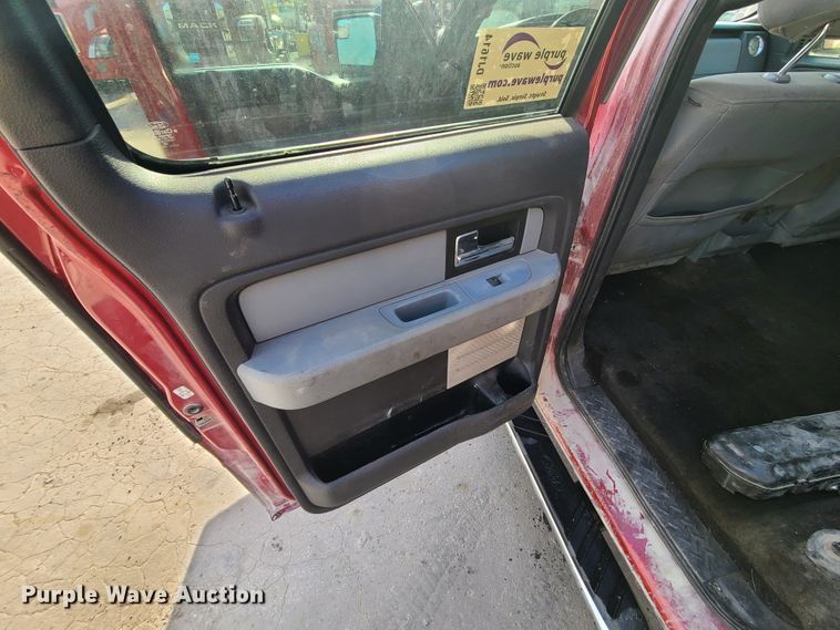 image for item DJ1614 2013 Ford F150  SuperCrew flatbed pickup truck