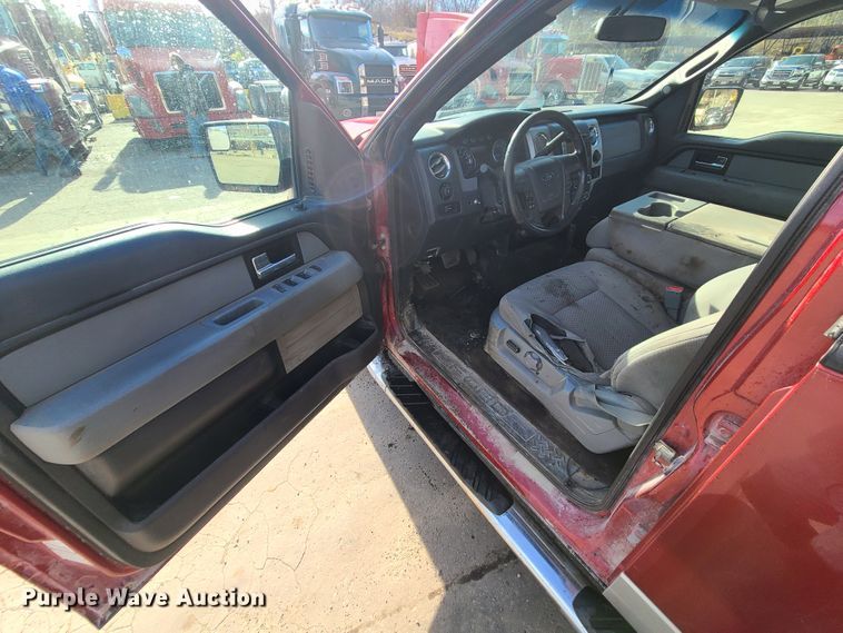 image for item DJ1614 2013 Ford F150  SuperCrew flatbed pickup truck