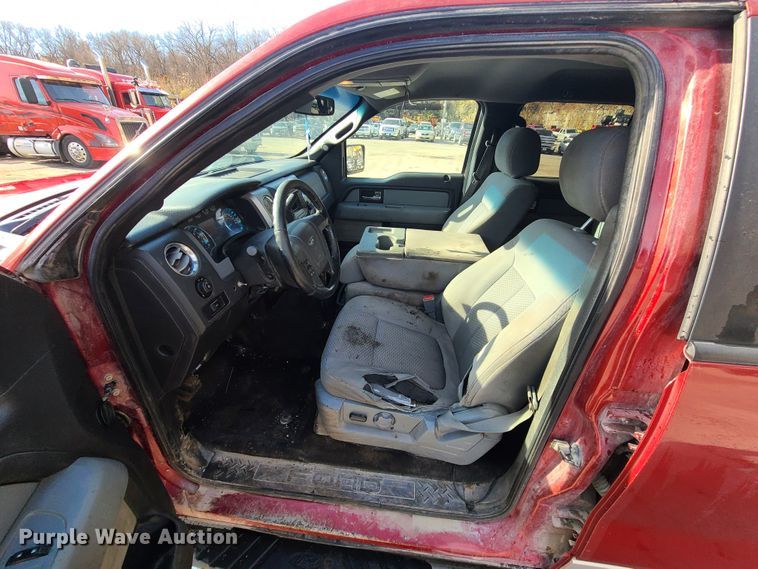 image for item DJ1614 2013 Ford F150  SuperCrew flatbed pickup truck